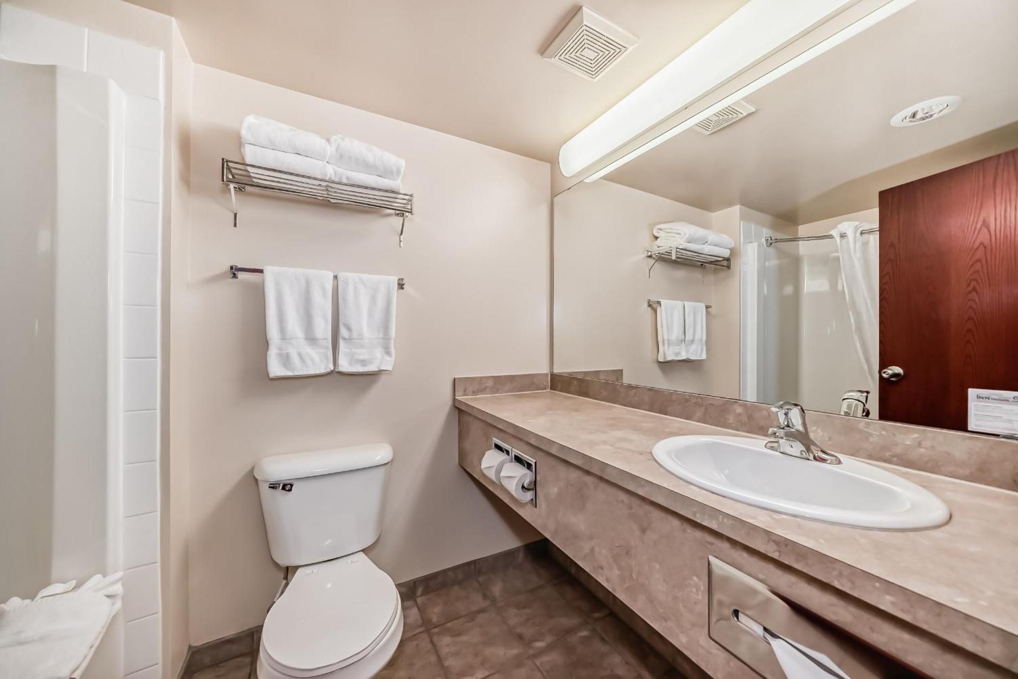 Grande Cache Inn & Suites エクステリア 写真