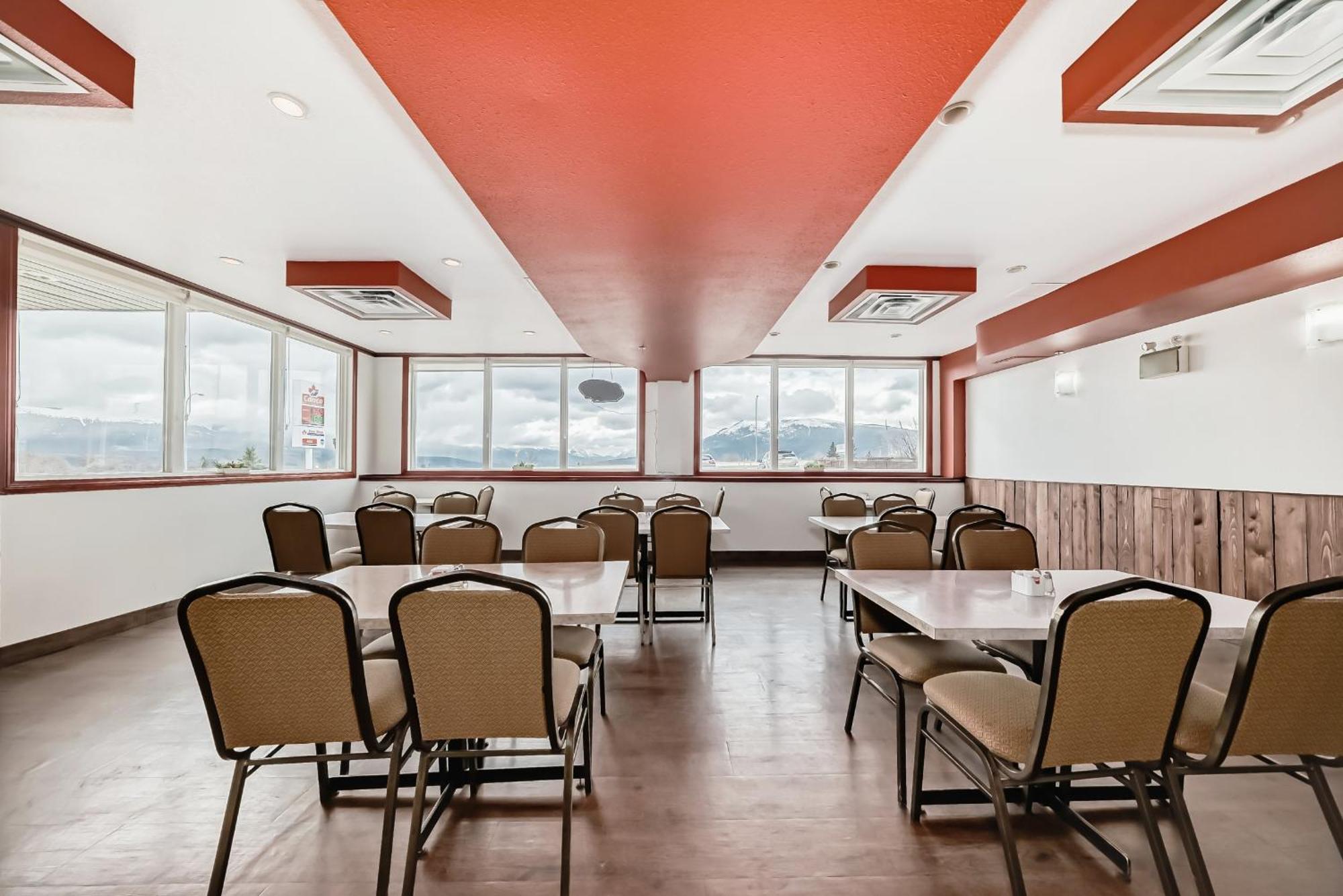 Grande Cache Inn & Suites エクステリア 写真