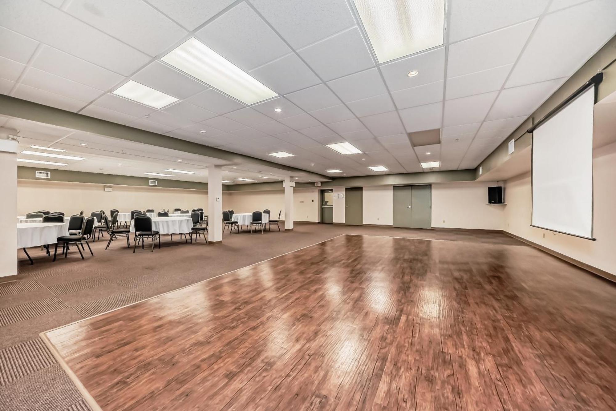 Grande Cache Inn & Suites エクステリア 写真