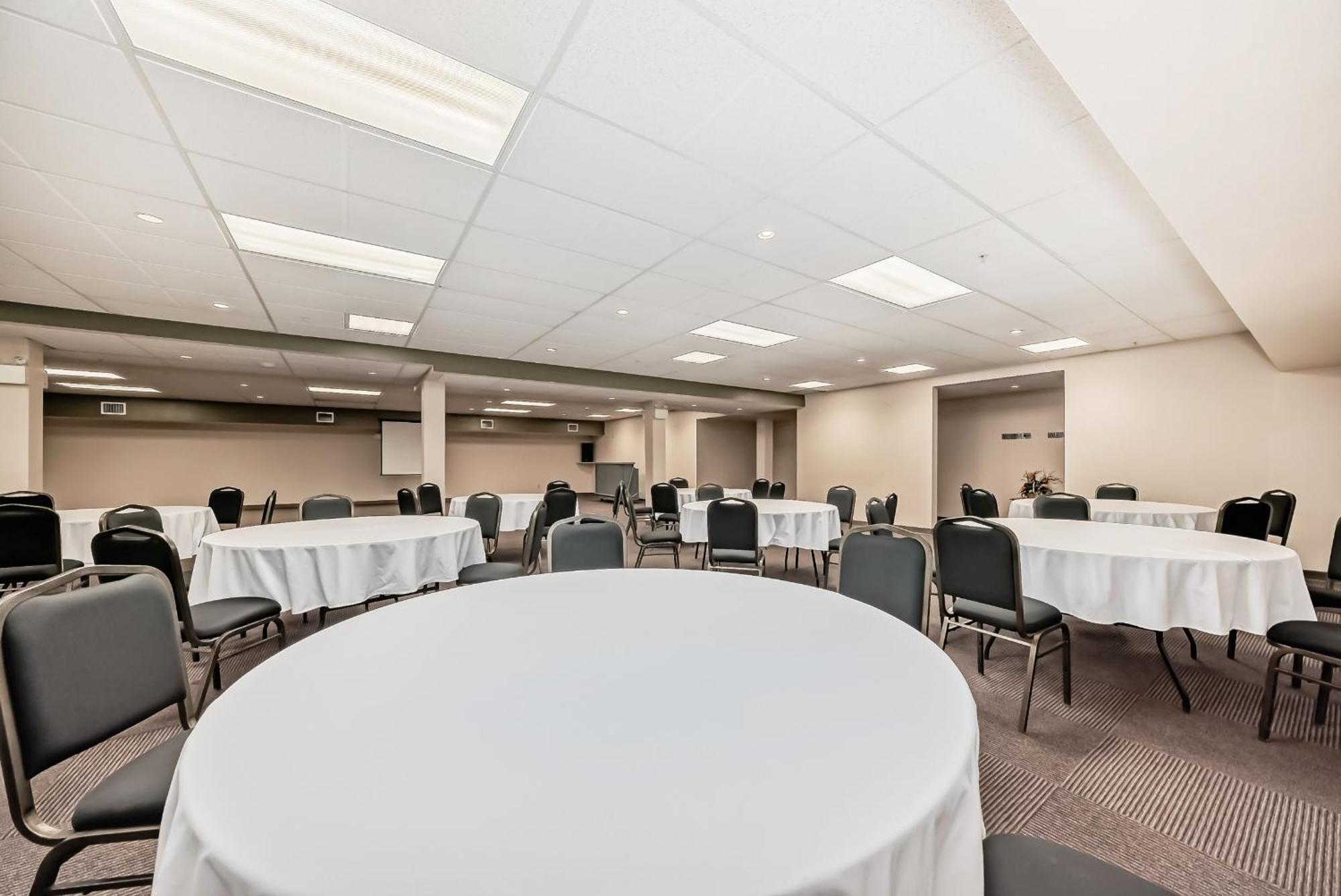 Grande Cache Inn & Suites エクステリア 写真