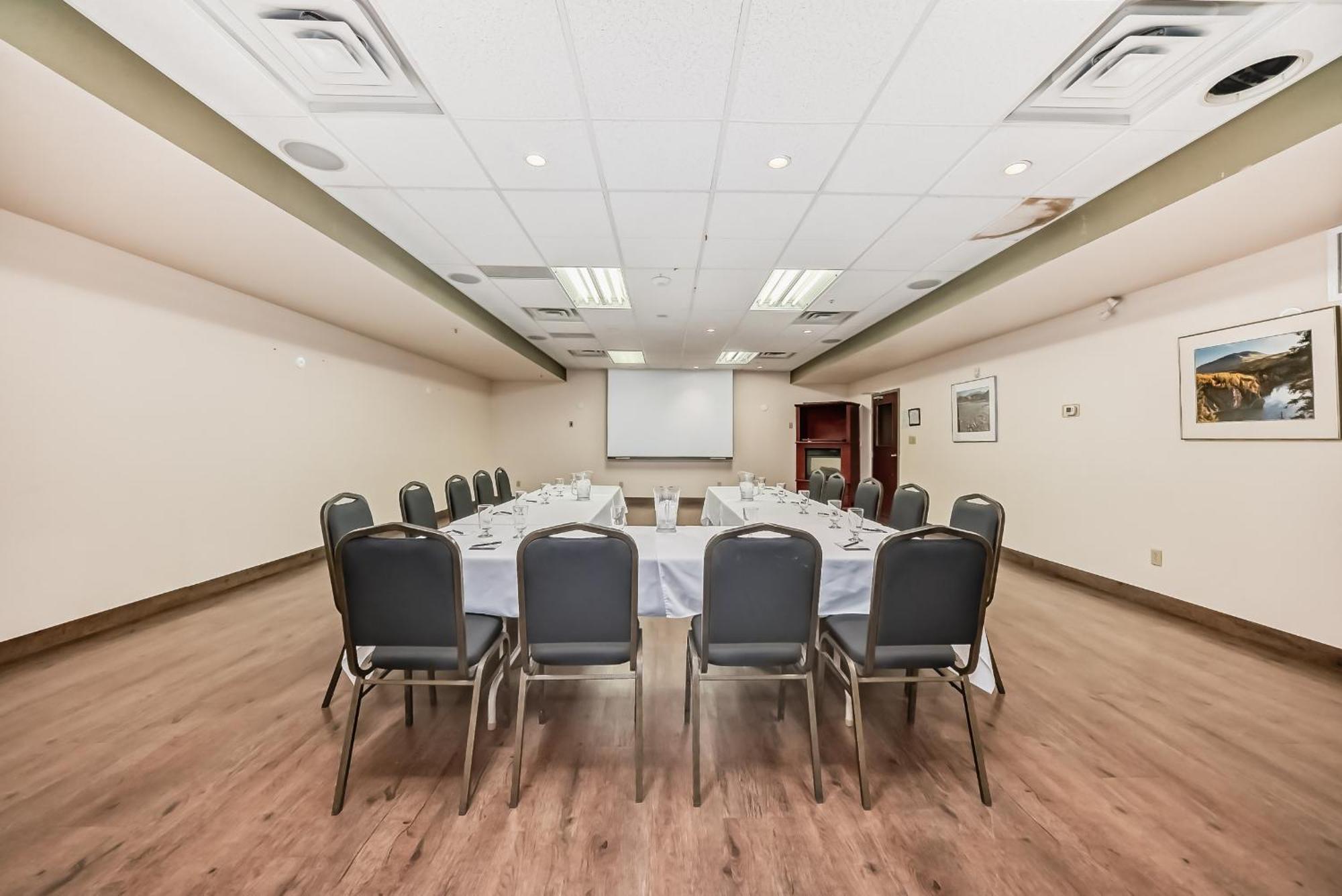 Grande Cache Inn & Suites エクステリア 写真