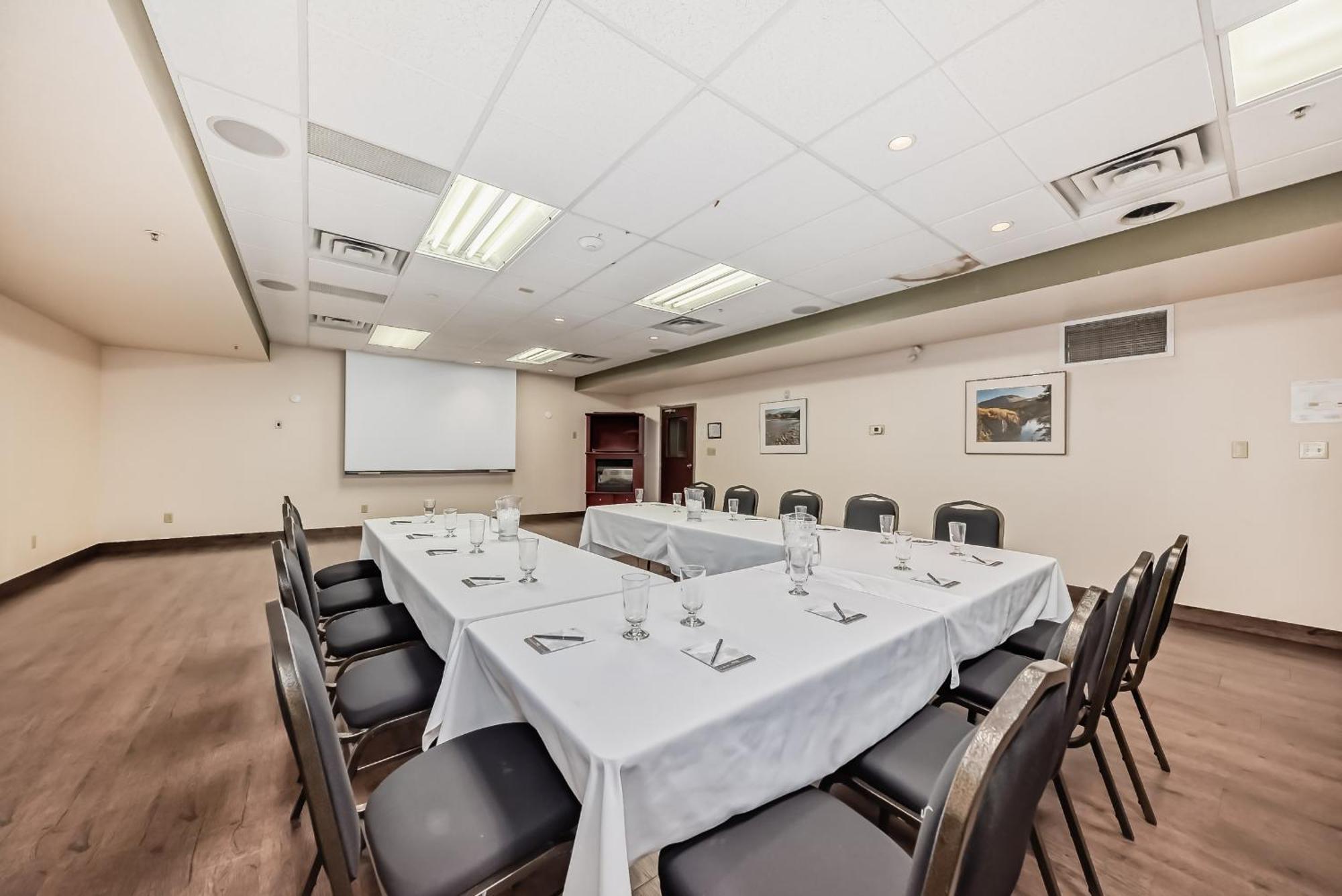 Grande Cache Inn & Suites エクステリア 写真