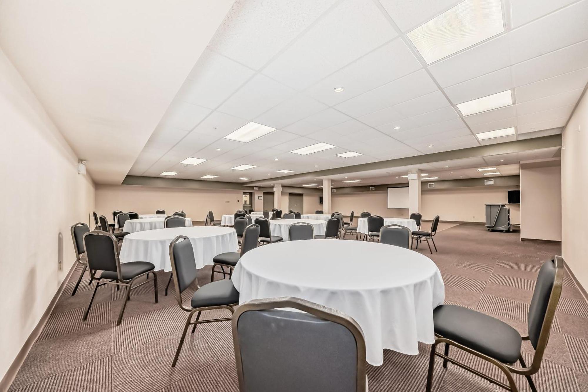 Grande Cache Inn & Suites エクステリア 写真