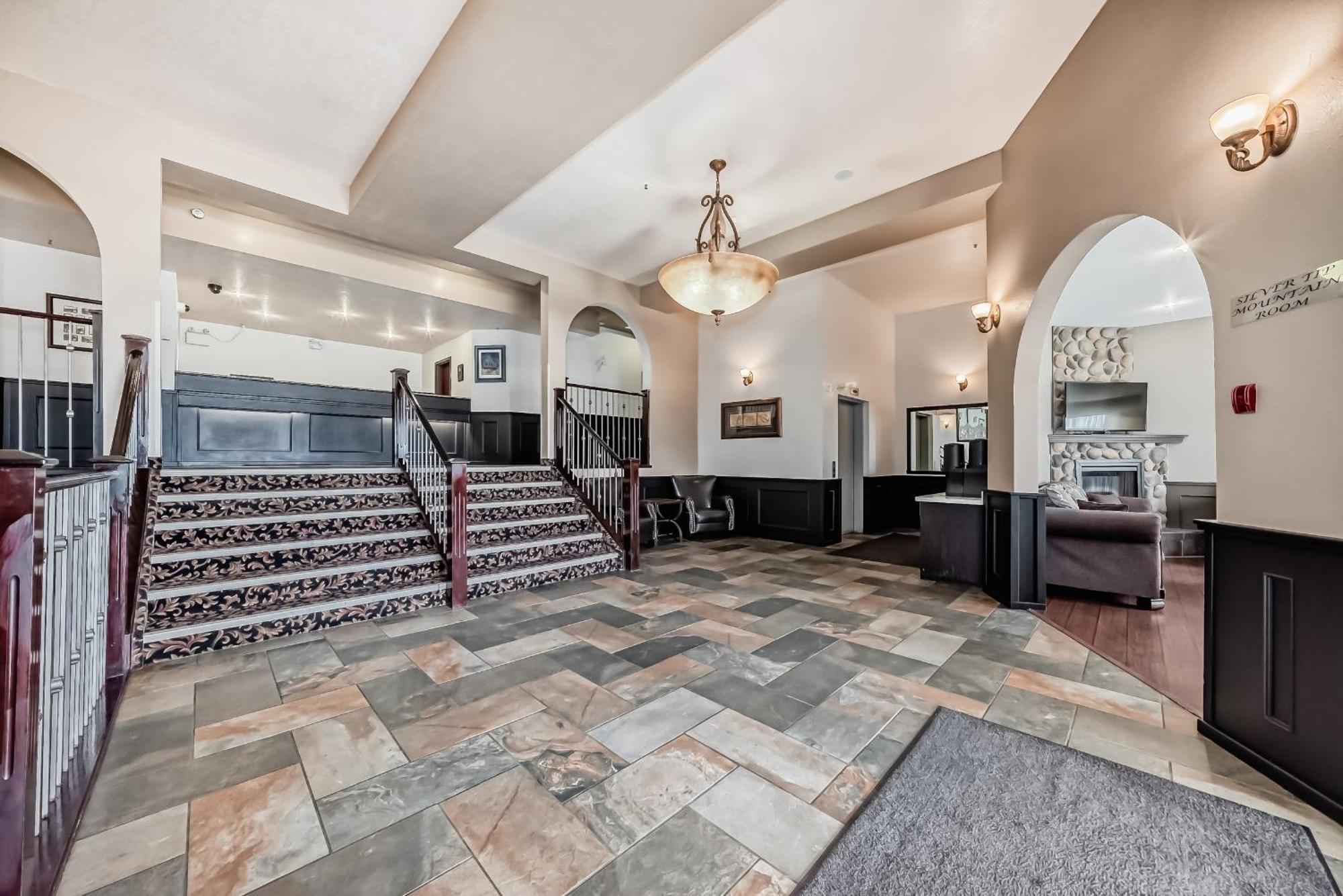 Grande Cache Inn & Suites エクステリア 写真