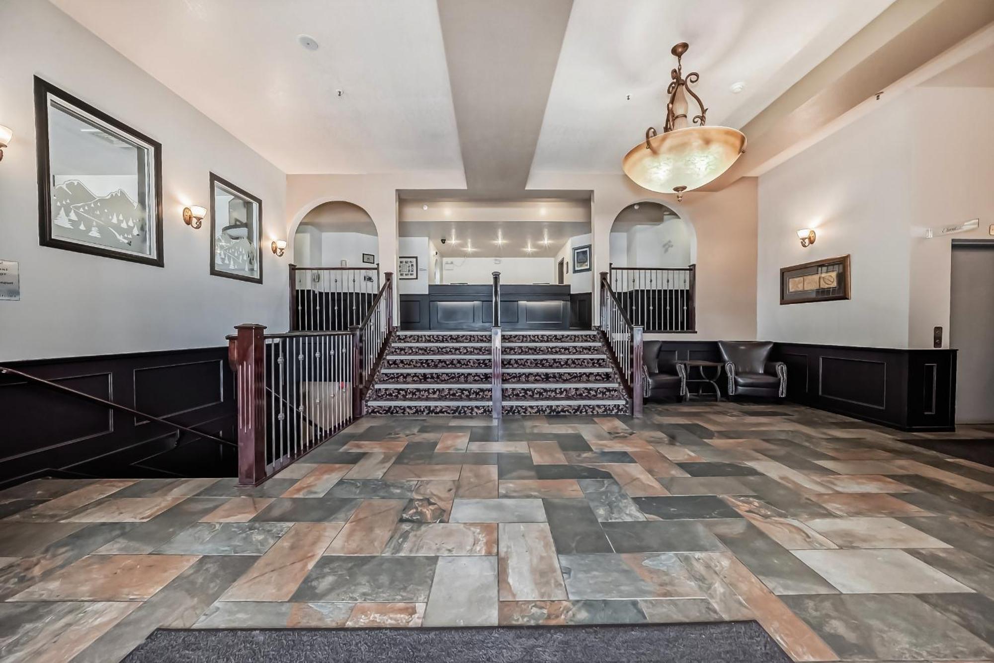 Grande Cache Inn & Suites エクステリア 写真