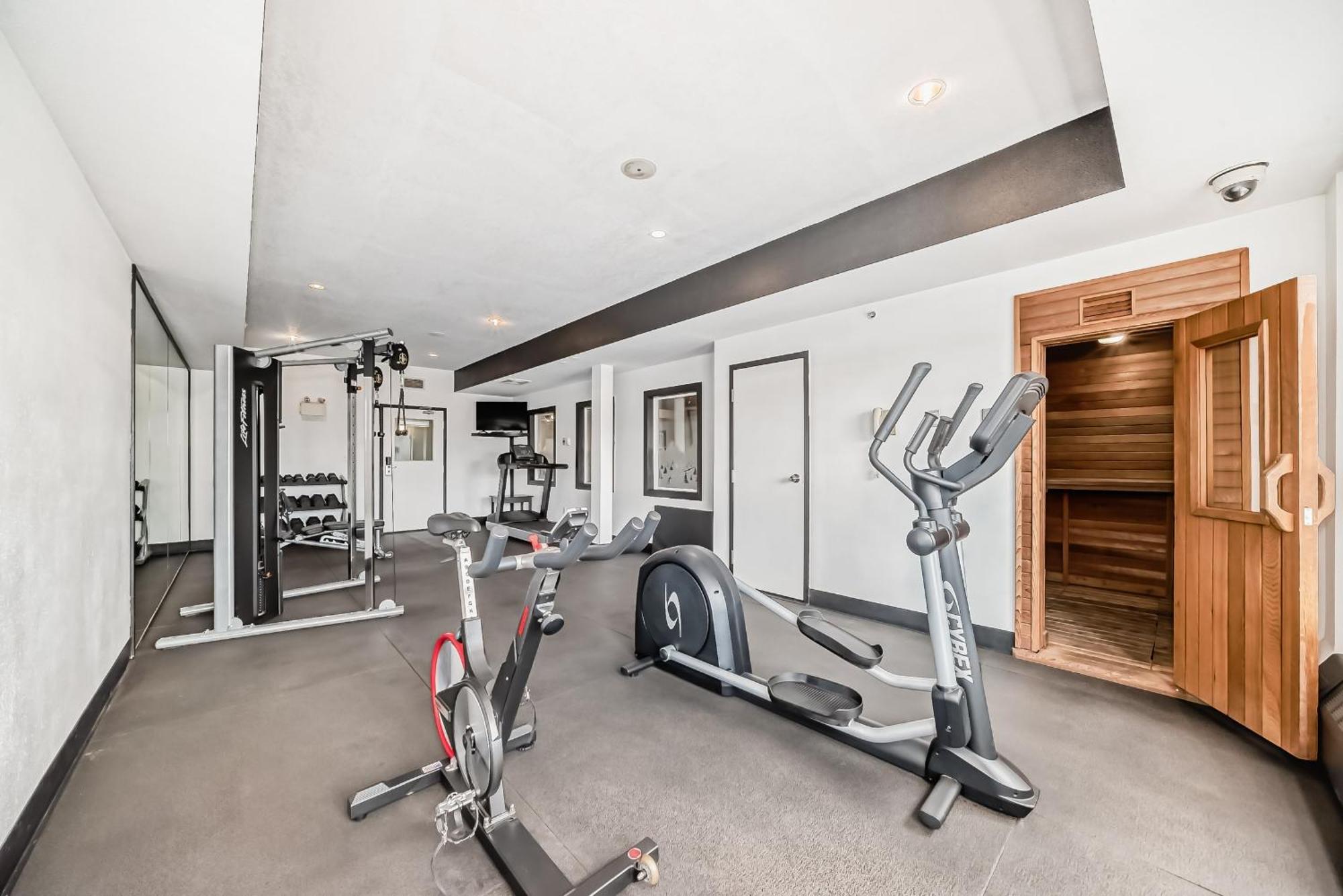 Grande Cache Inn & Suites エクステリア 写真