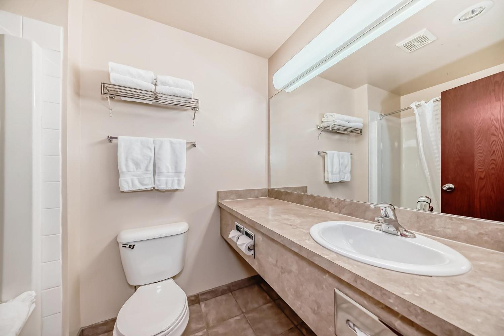 Grande Cache Inn & Suites エクステリア 写真