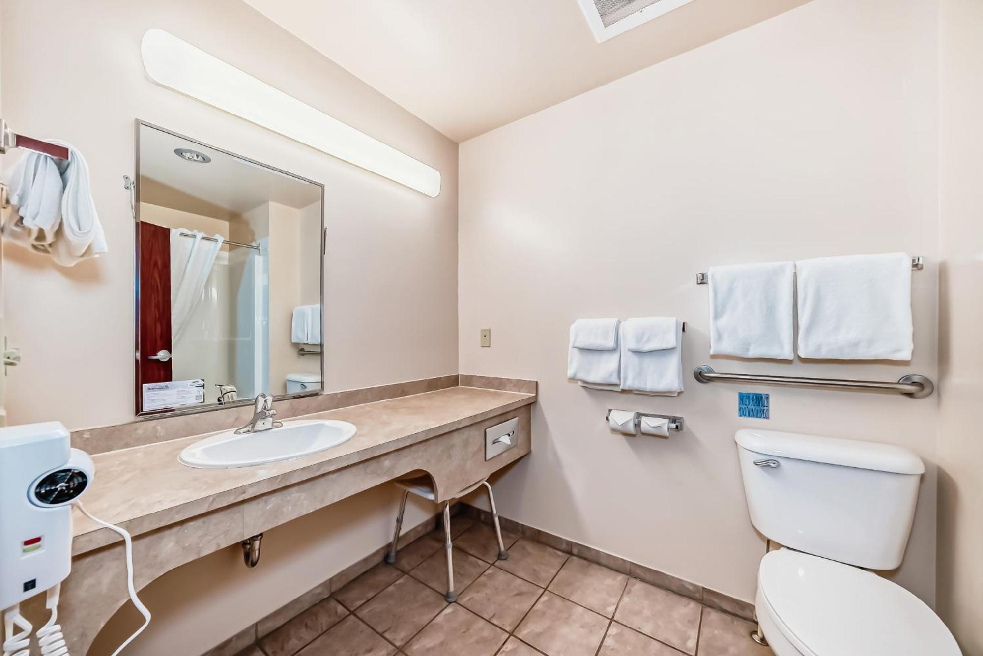 Grande Cache Inn & Suites エクステリア 写真