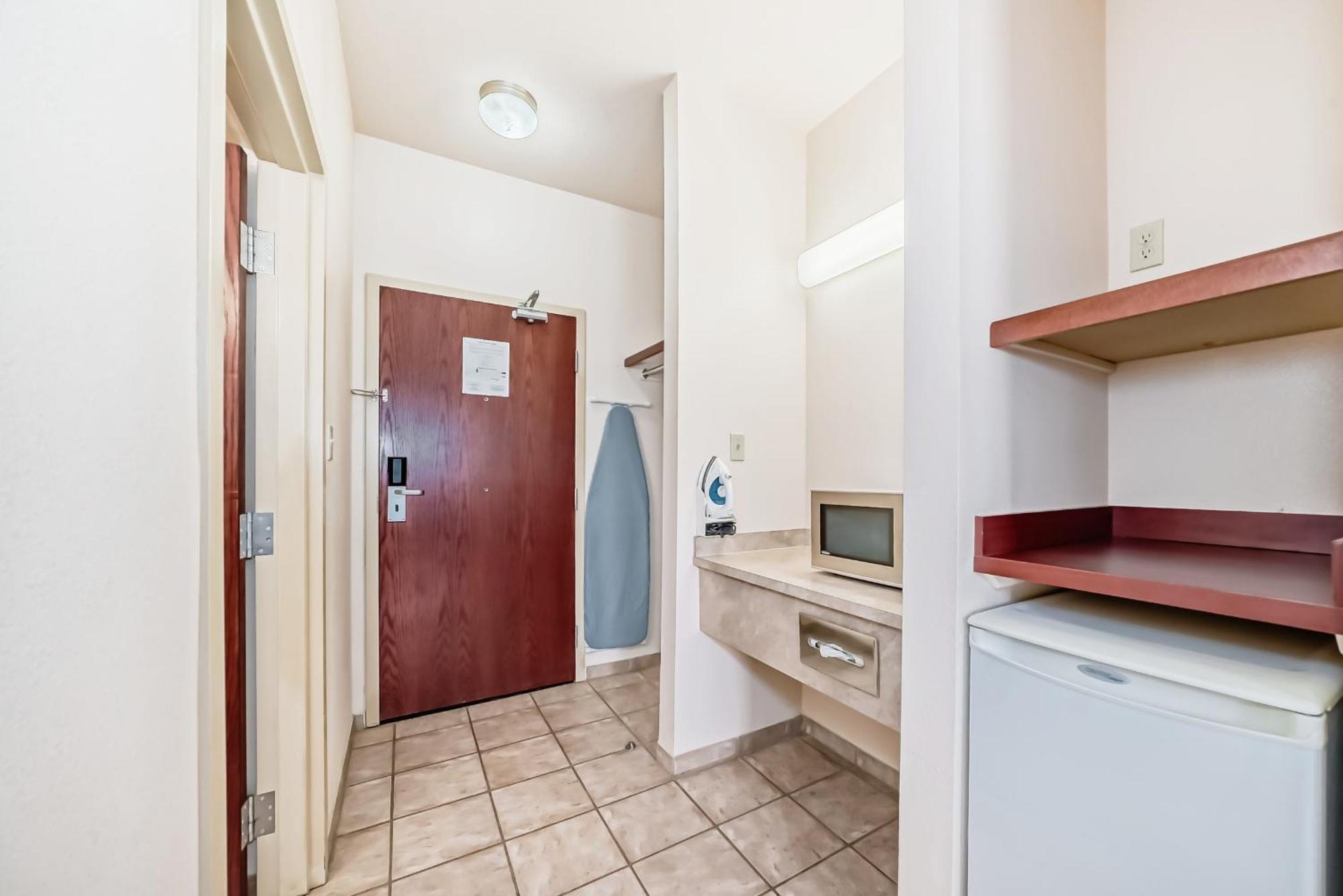 Grande Cache Inn & Suites エクステリア 写真