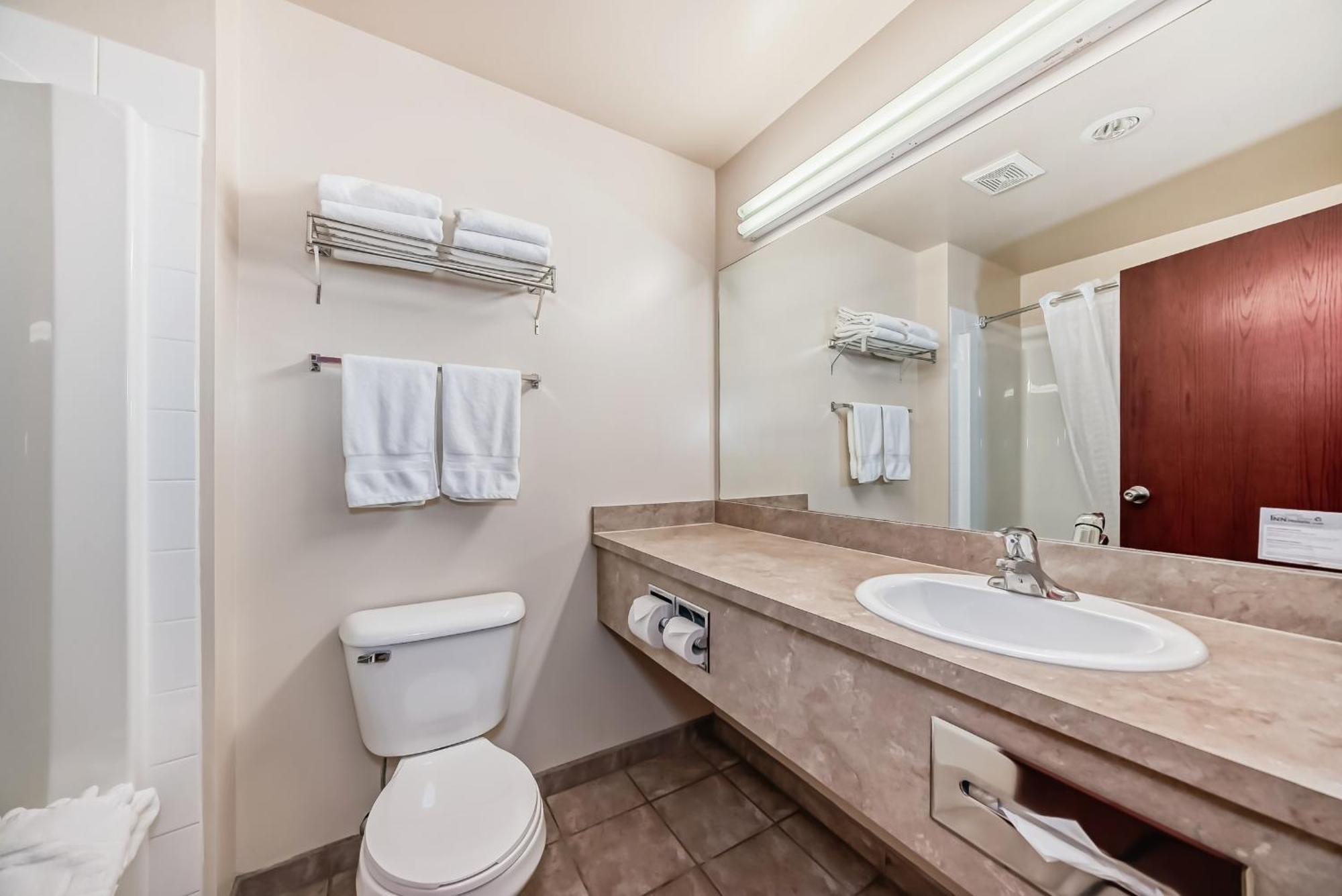 Grande Cache Inn & Suites エクステリア 写真