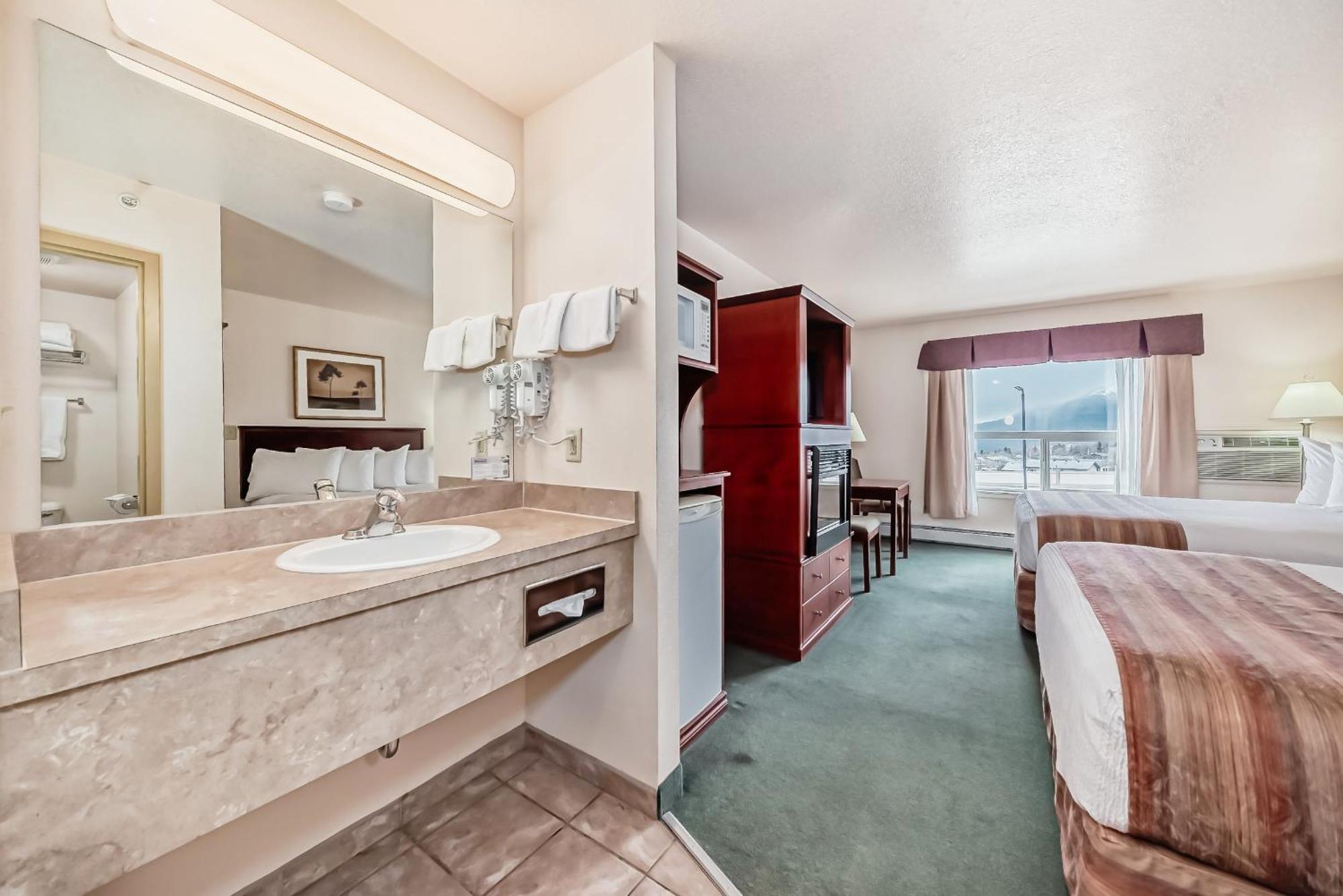 Grande Cache Inn & Suites エクステリア 写真