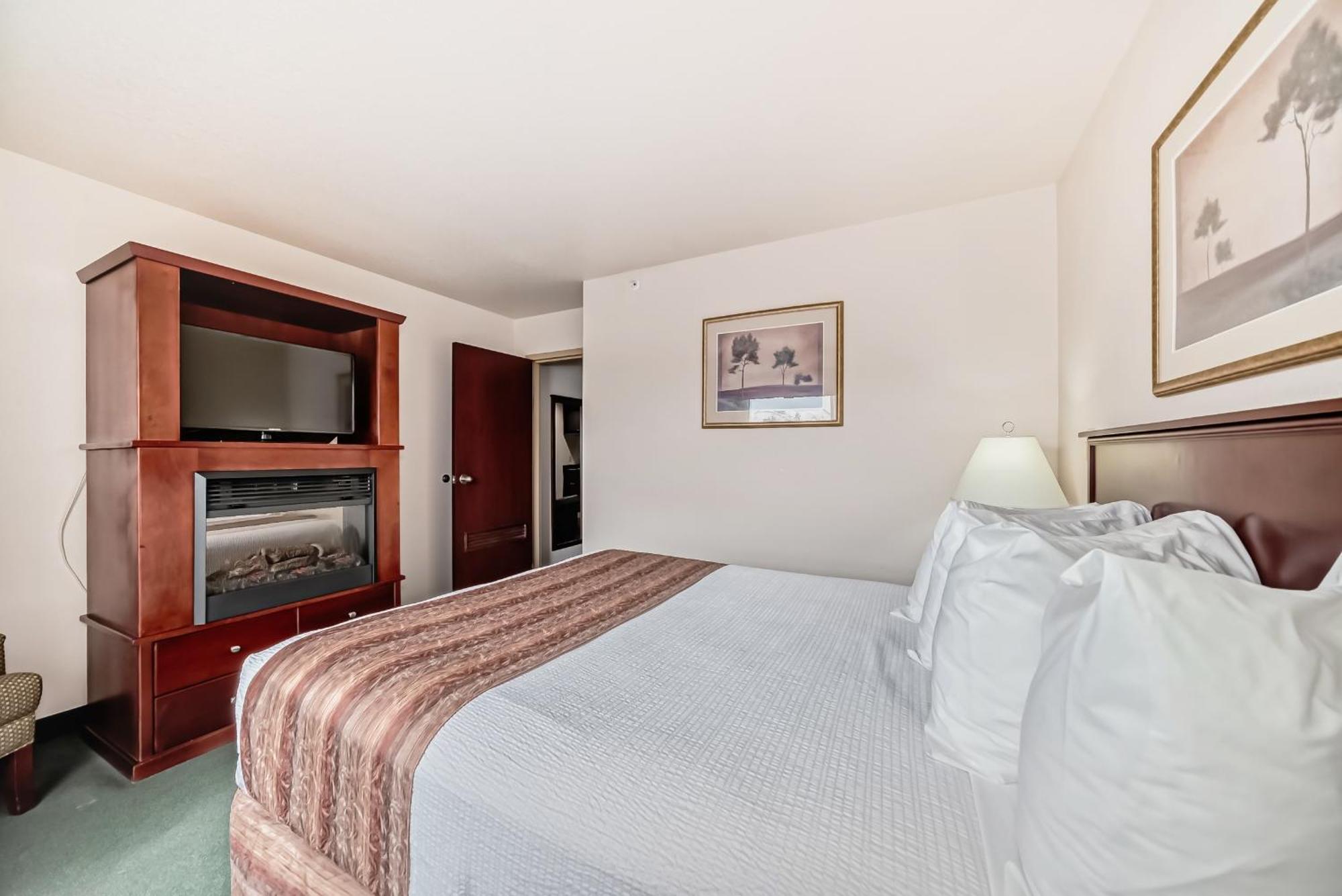 Grande Cache Inn & Suites エクステリア 写真