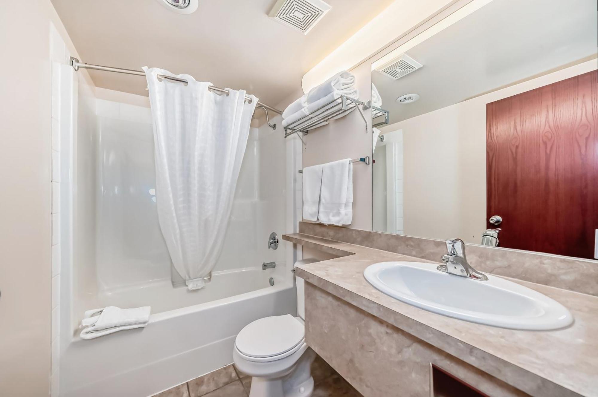 Grande Cache Inn & Suites エクステリア 写真