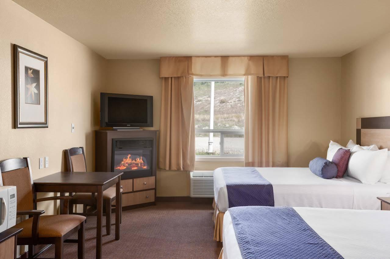 Grande Cache Inn & Suites エクステリア 写真